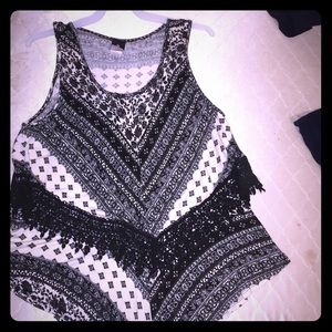Black and cream pattern tanktop (L)